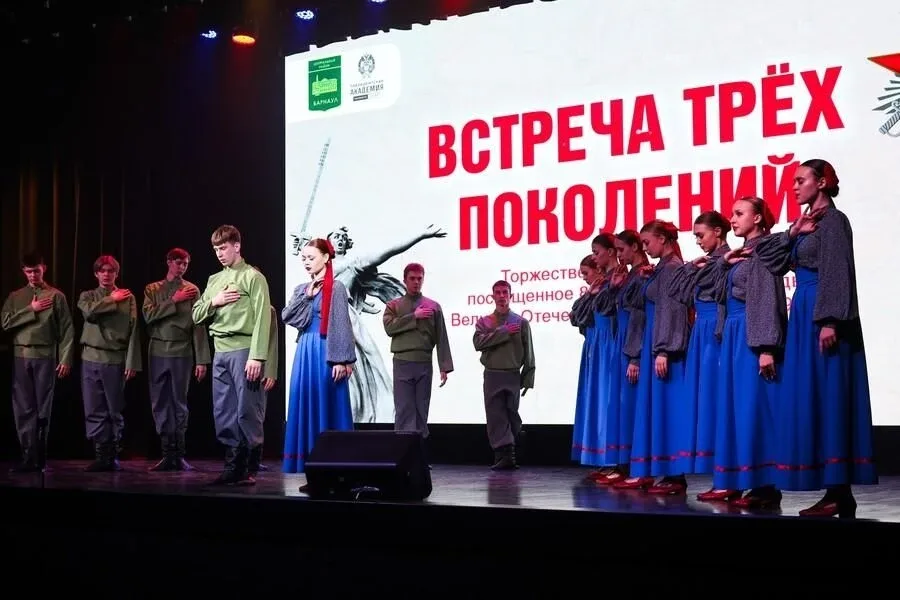 🇷🇺Курсанты и слушатели БЮИ МВД России приняли участие в патриотическом концерте «Встреча трех поколе