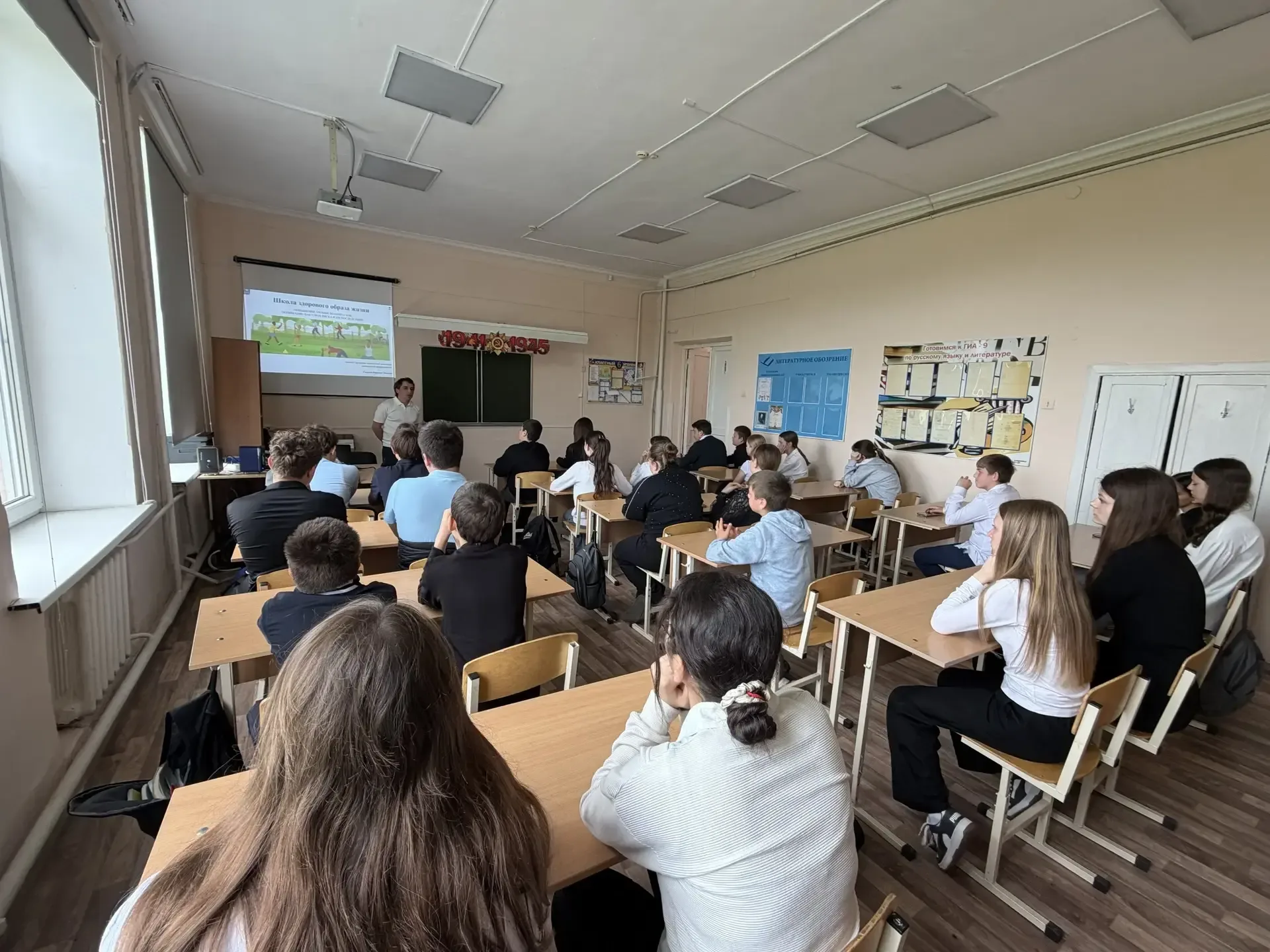 👨‍⚕️ Главный врач Красноармейской ЦРБ Андрей Бобров встретился со школьниками района в рамках проект