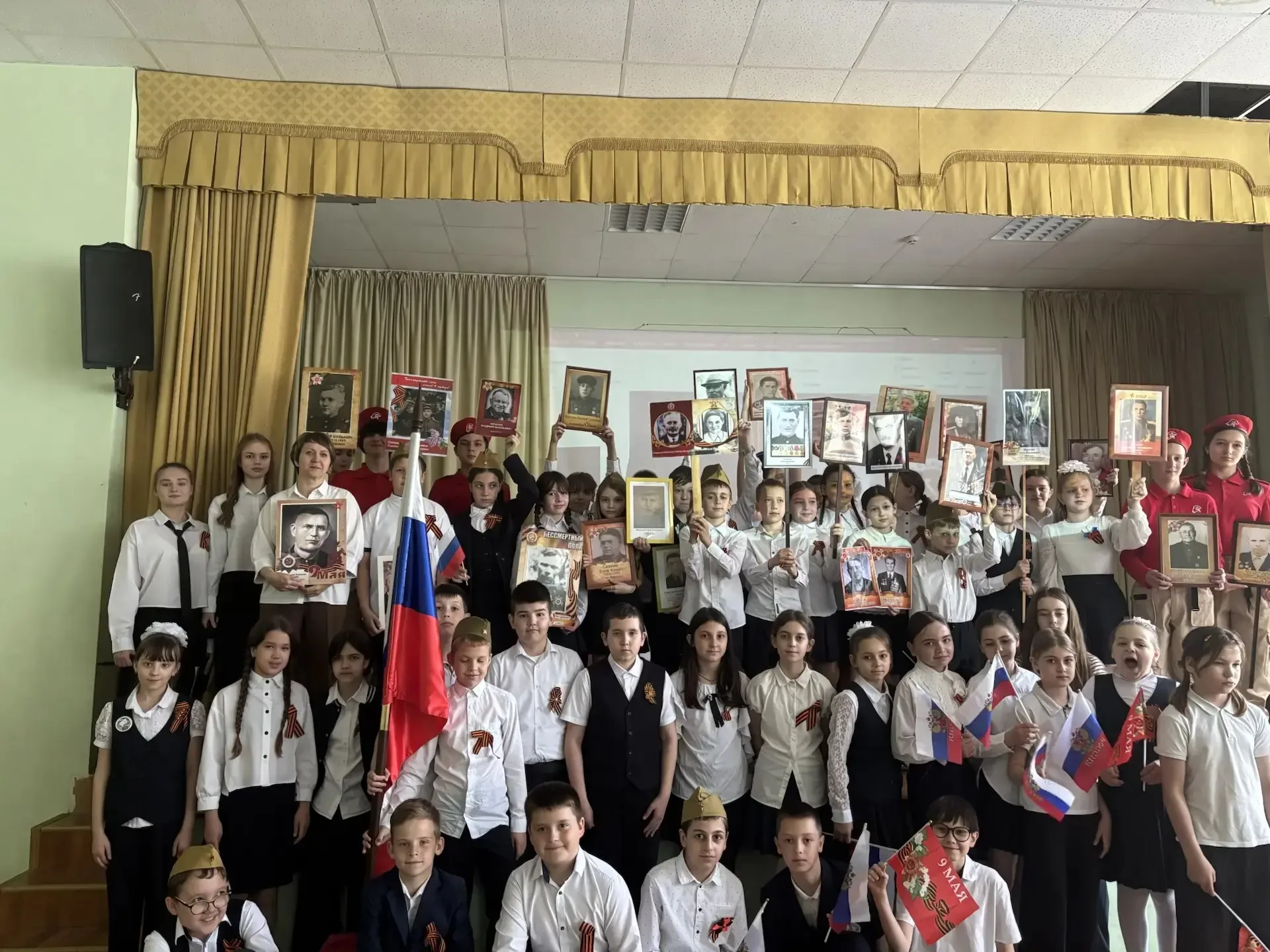 🎗В лицее 71 прошла акция "Поздравь ветерана"🎗  Никогда из памяти народной не исчезнут гордость за Ве