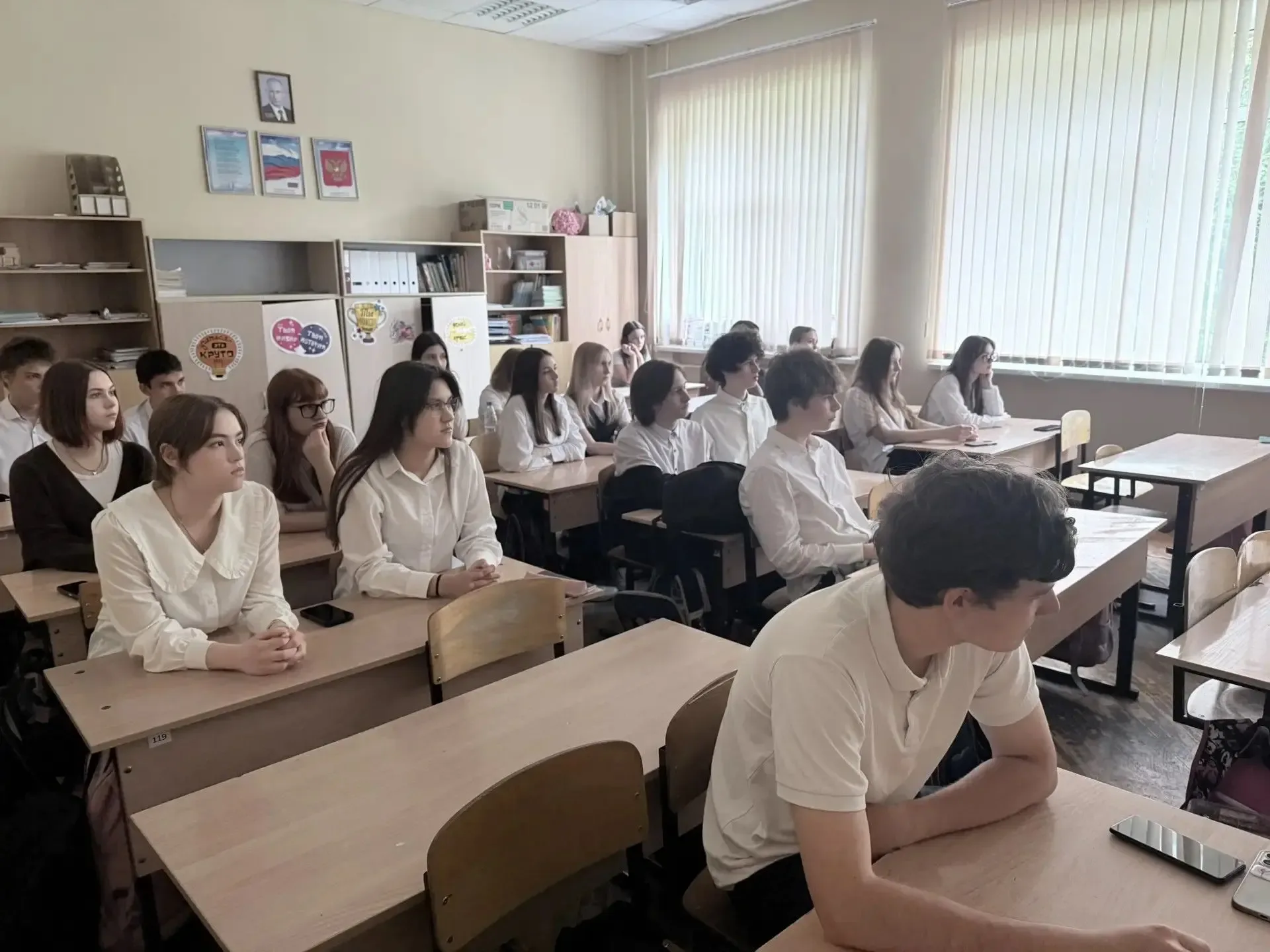 Сегодня, 18 мая 2026 года, в нашем любимом Лицее №71 прошла особенная линейка и, конечно же, наши еж