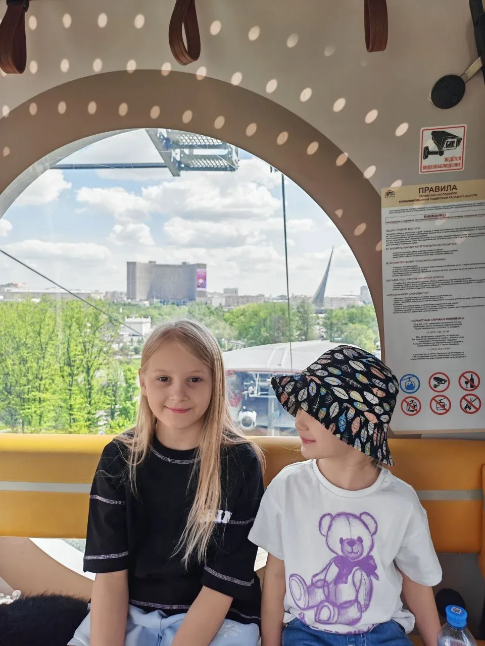 Шикарные виды на ВДНХ открываются с канатной дороги «Воздушный трамвай»   📍ВДНХ, парк «Орион» @orion