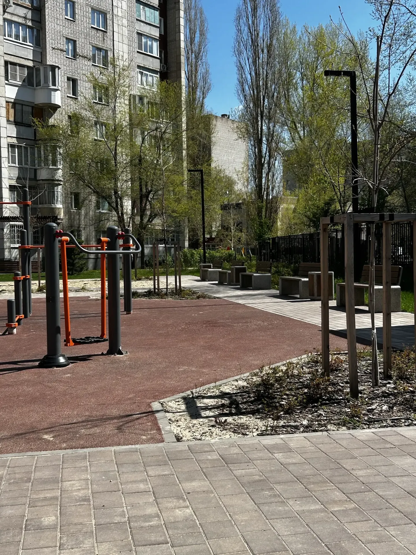 Выходили сегодня на прогулку 3 раза. Такая хорошая погода, что дома совсем не сидится нам 😍