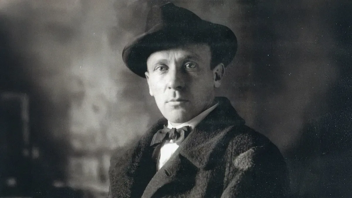 Булгаков и его Москва: 135 лет со дня рождения писателя  🐈‍⬛ Патриаршие пруды — одно из самых узнава