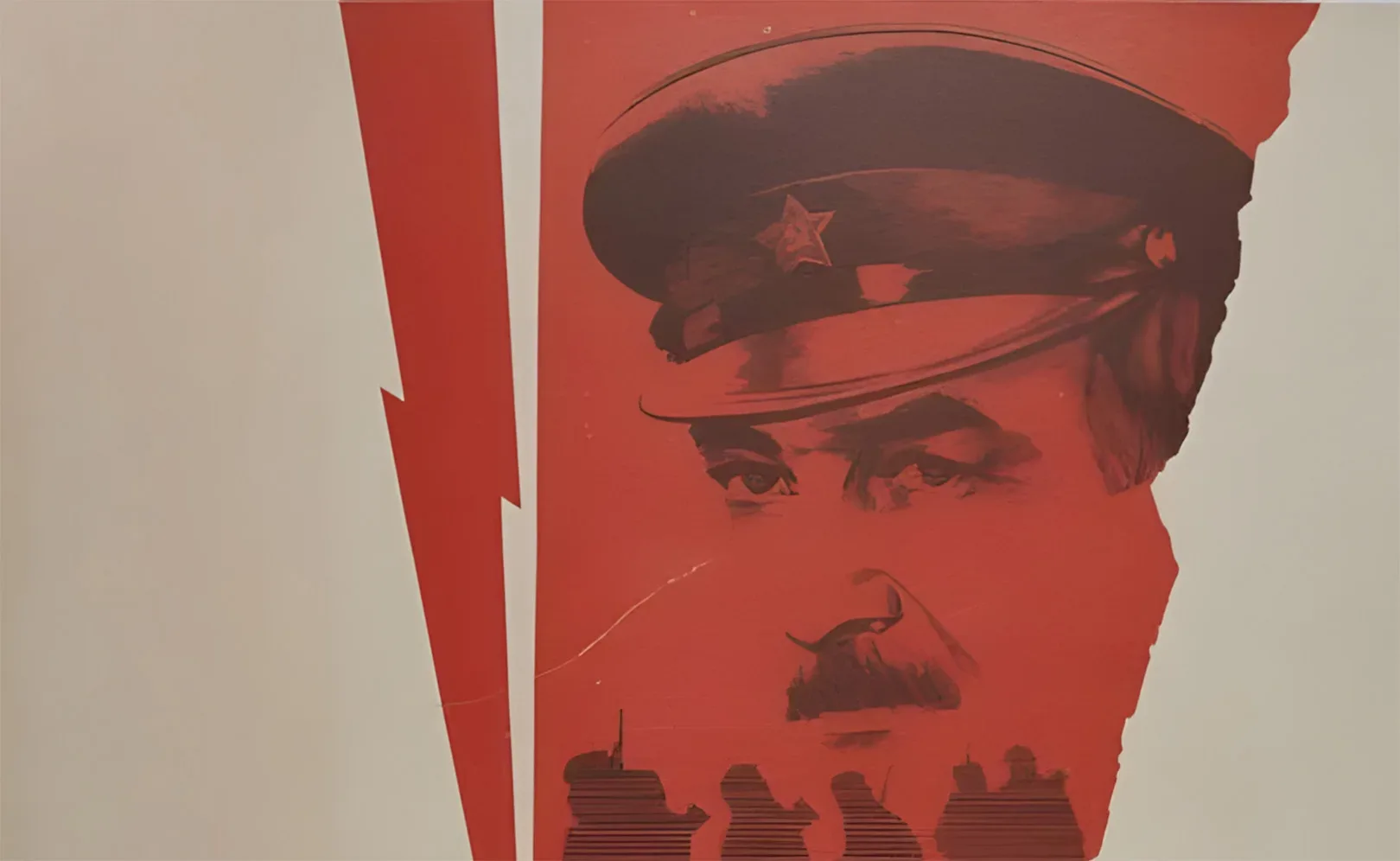 Правильный ответ: "Фронт за линией фронта" (1977).  Остросюжетная военная драма о подразделении, ока