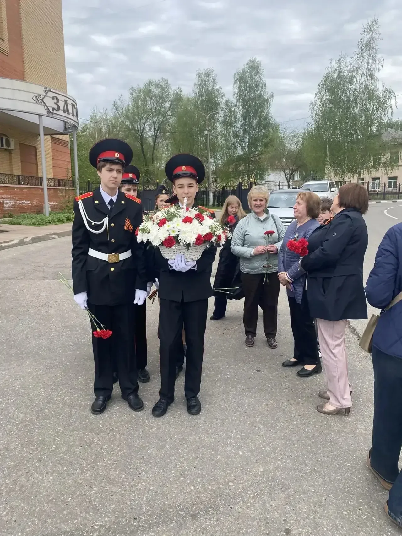 Есть события, которые не меркнут в веках.   Сегодня председатель Комитета по образованию администрац