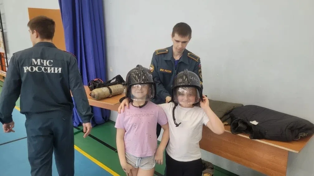 🚒📢 Вчера в гостях у обучающихся школы были сотрудники МЧС - настоящие герои, посвятившие себя служен