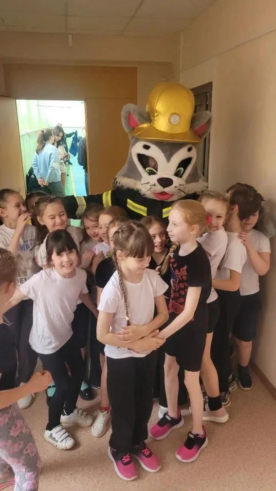 🚒📢 Вчера в гостях у обучающихся школы были сотрудники МЧС - настоящие герои, посвятившие себя служен
