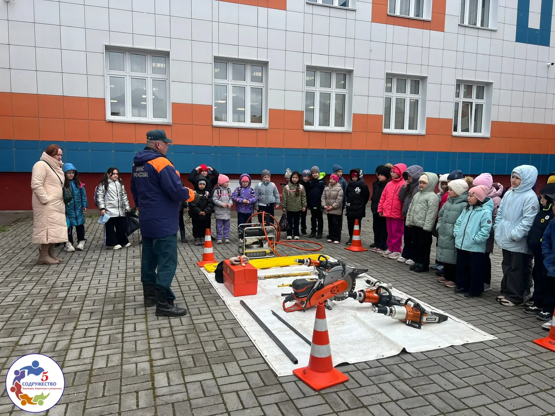 Наша школа распахнула двери для настоящих героев!  📢В преддверии Первомая у нас состоялась важная и 