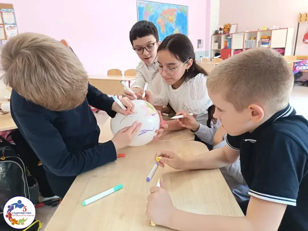 Семья — это там, где тебя понимают!  🌸Во вторых классах прошёл замечательный и трогательный праздник