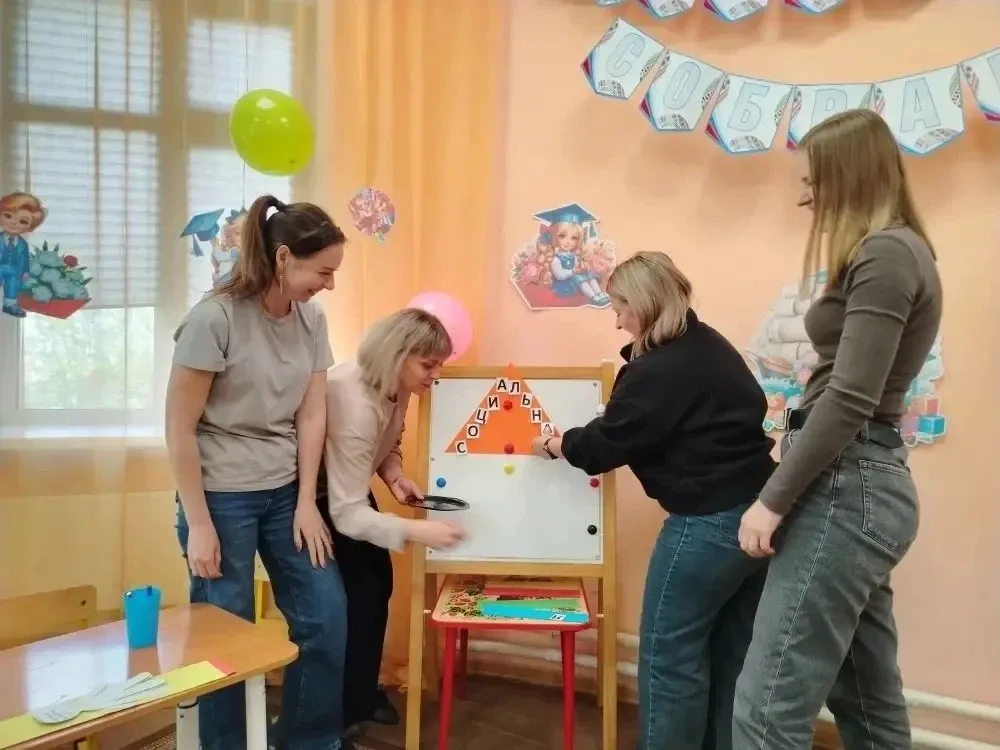 📚🎯🖍️ Перед поступлением в первый класс очень важно вооружить родителей первоклассников необходимыми 