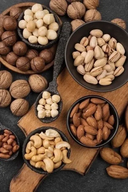 Самые полезные орехи 🌰  ▫️Фисташки - снижают уровень холестерина, полезны для зрения.  ▫️Миндаль: по