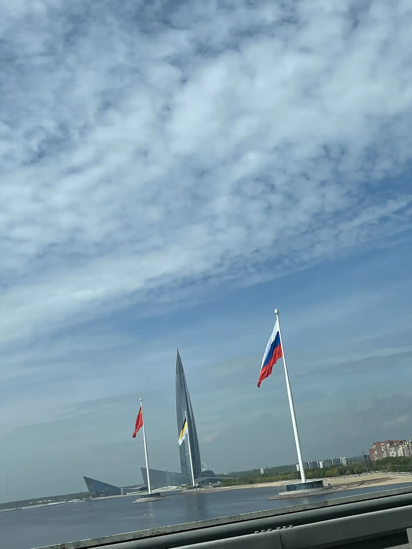 Мирный договор — это не победа. Победа — это безоговорочное согласие противника, его капитуляция, ун