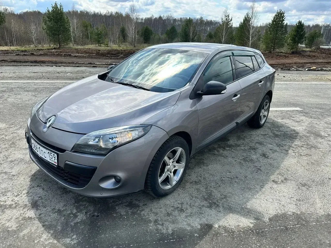 Renault Megane 1.5 дизель АМТ 2011 год  Универсал. Пробег -280 000 км. В хорошем состоянии, незначит