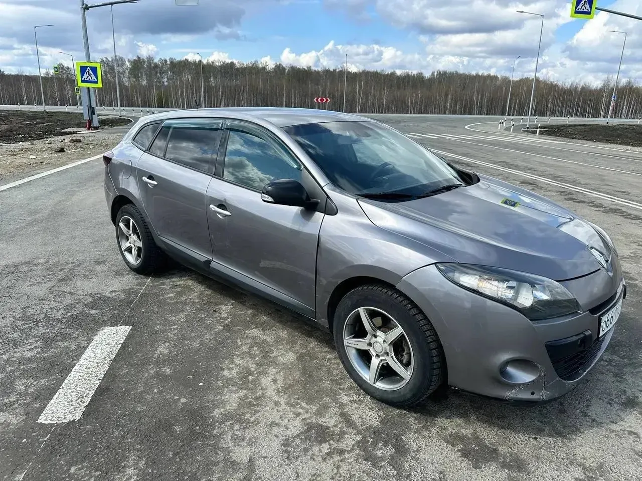 Renault Megane 1.5 дизель АМТ 2011 год  Универсал. Пробег -280 000 км. В хорошем состоянии, незначит