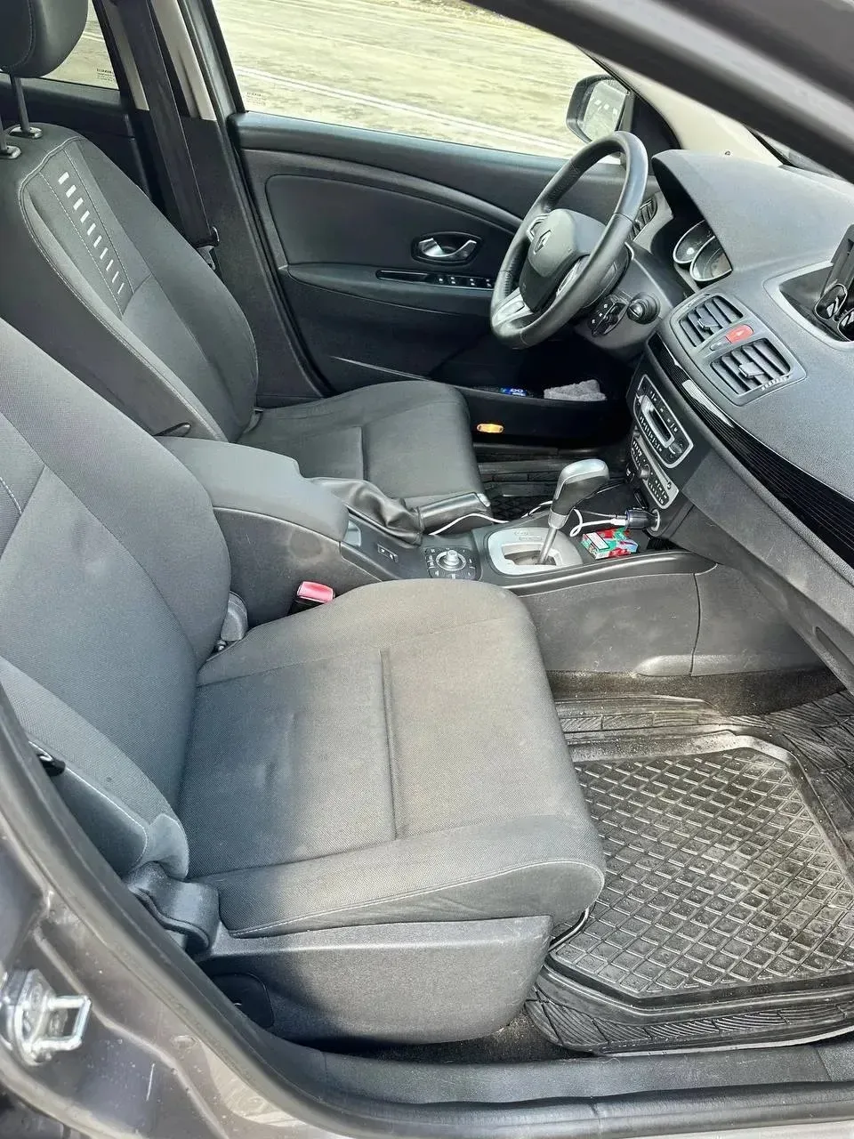 Renault Megane 1.5 дизель АМТ 2011 год  Универсал. Пробег -280 000 км. В хорошем состоянии, незначит