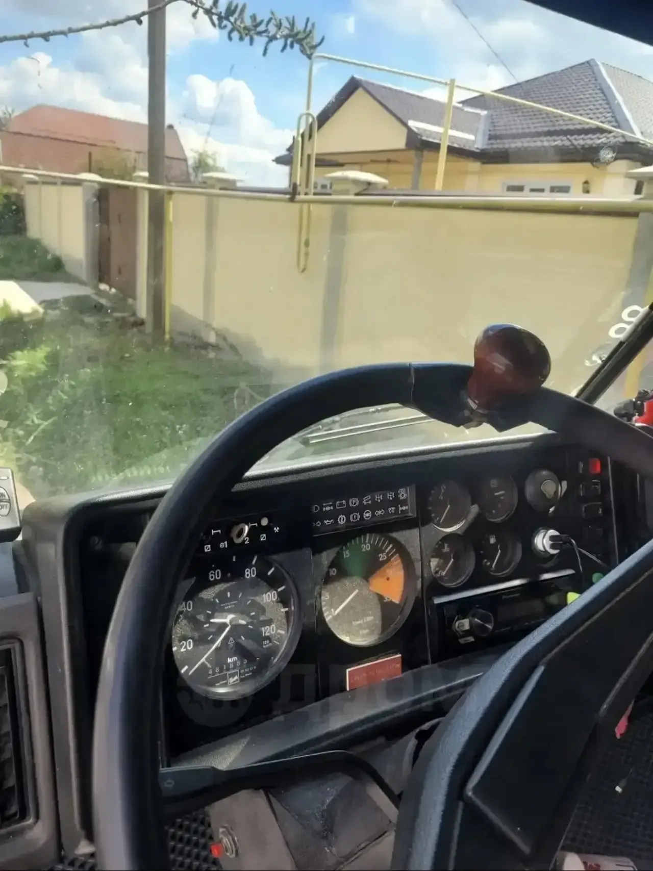 MAN 9.150  Рабочий и очень надежный автомобиль, старое и надёжное немецкое качество.  150л/с  6 цили