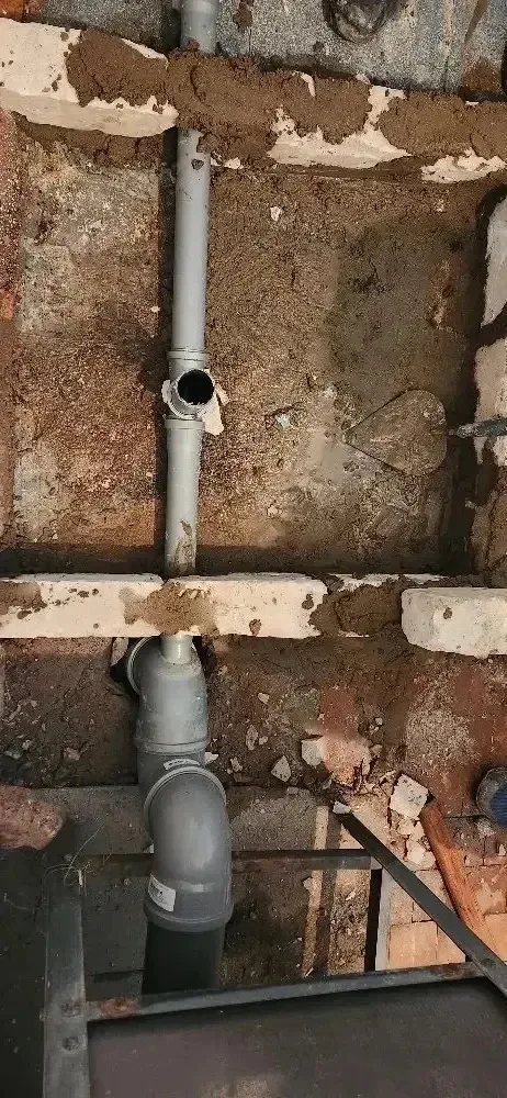 🛠 В школьной столовой ведутся работы по обновлению инженерных коммуникаций.  В рамках ремонтных меро