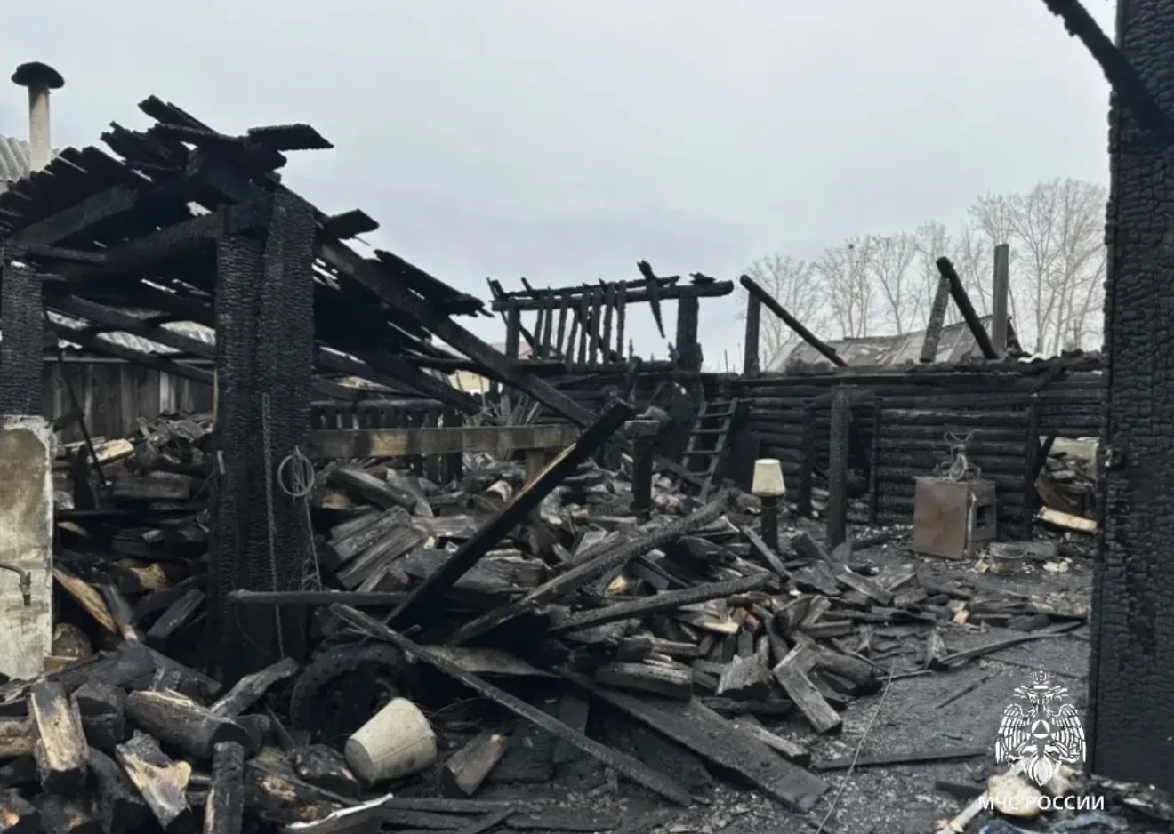 Женщина получила травмы на пожаре в Тулуне   Ночью на улице Лазо загорелась баня. С нее пламя переки
