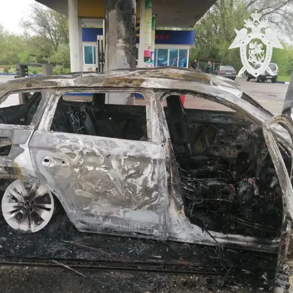 У хутора Темнореченский на Ставрополье загорелась АЗС «Султан» — пострадали двое 🔥   Огонь охватил с
