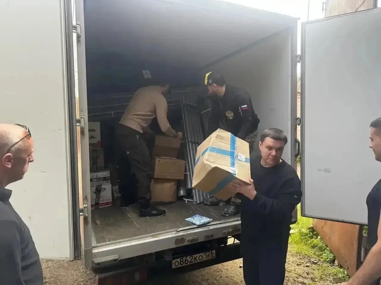 Очередной груз со Ставрополья отправили бойцам в зону СВО: стройматериалы, сети, снаряжение, еду и л