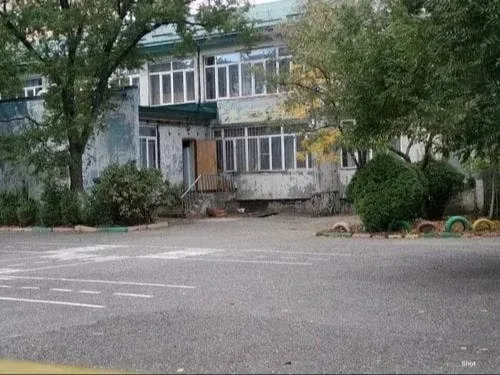 В Махачкале в детском саду двухлетней девочке оторвало палец на ноге 🚨    По словам родственников, т