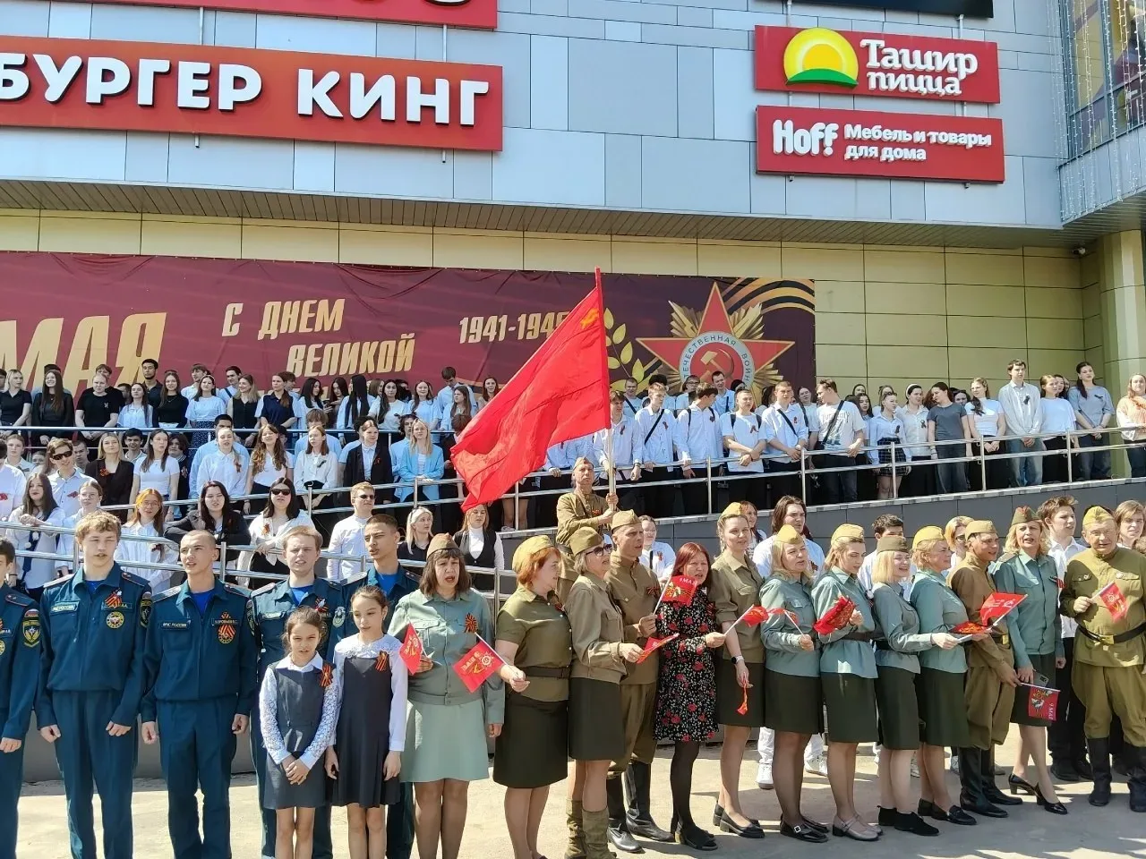 Песни Победы В преддверии великого праздника 9 Мая Серпухов наполнился знакомыми с детства мелодиями