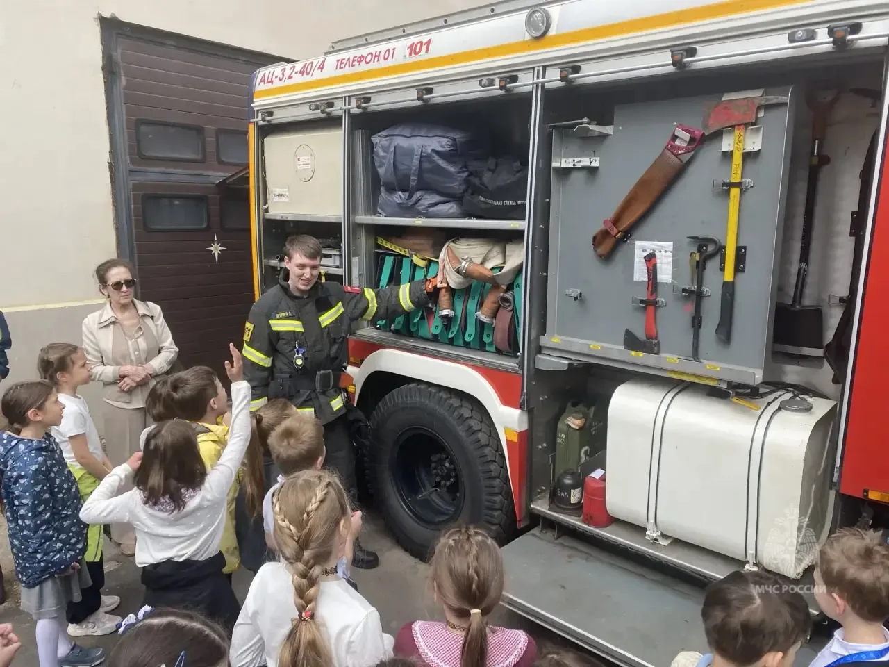 🚒Увлекательное путешествие в мир огнеборцев   Сотрудники 17 ПЧ Управления по ЦАО ГУ МЧС России по г.