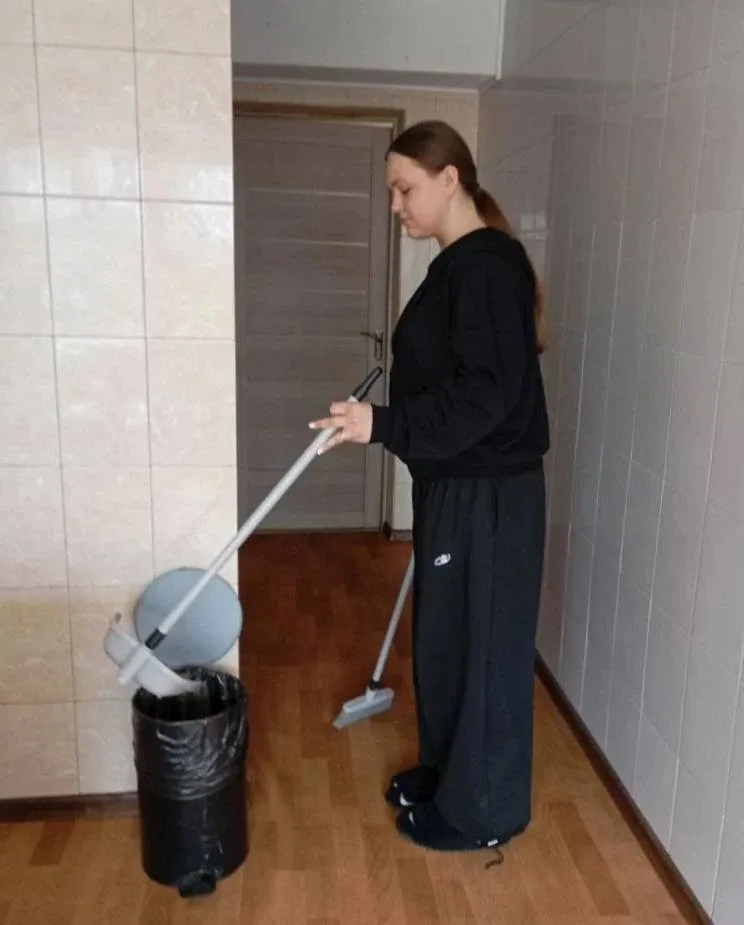 🧹 Чистота – залог уюта   В Колледже РОСБИОТЕХ студенты не только учатся, но и создают уют своими рук