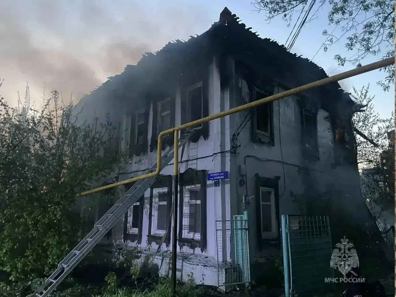 🔥 В Уфе на пожаре в двухэтажном доме погибли три человека — две женщины и мужчина    Возгорание прои