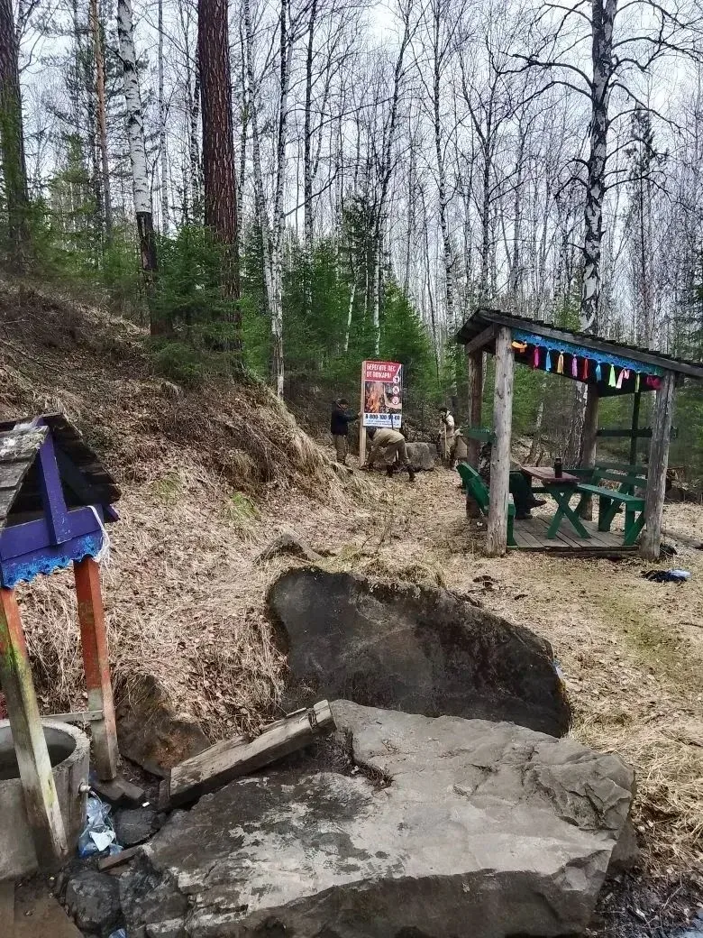 Установка противопожарных аншлагов.  Лесные пожарные устанавливают противопожарные аншлаги, содержащ