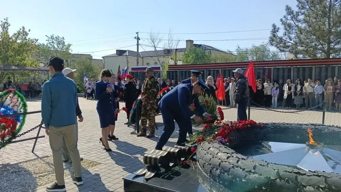 🎗️В День Победы работники органов прокуратуры Астраханской области почтили память солдат и героев Ве