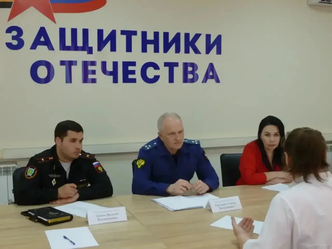 ⚡️Заместитель прокурора Астраханской области провел личный прием граждан по вопросам защиты прав уча