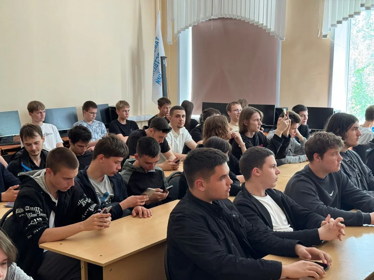 Живой диалог о возможностях молодёжи 📈  🎯 В рамках программы «Проводники смыслов. Новый маршрут» со 
