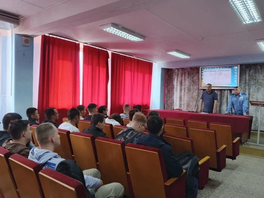 ⚡Экскурсии для студентов⚡  Вчера студенты института транспортного строительства и подвижного состава