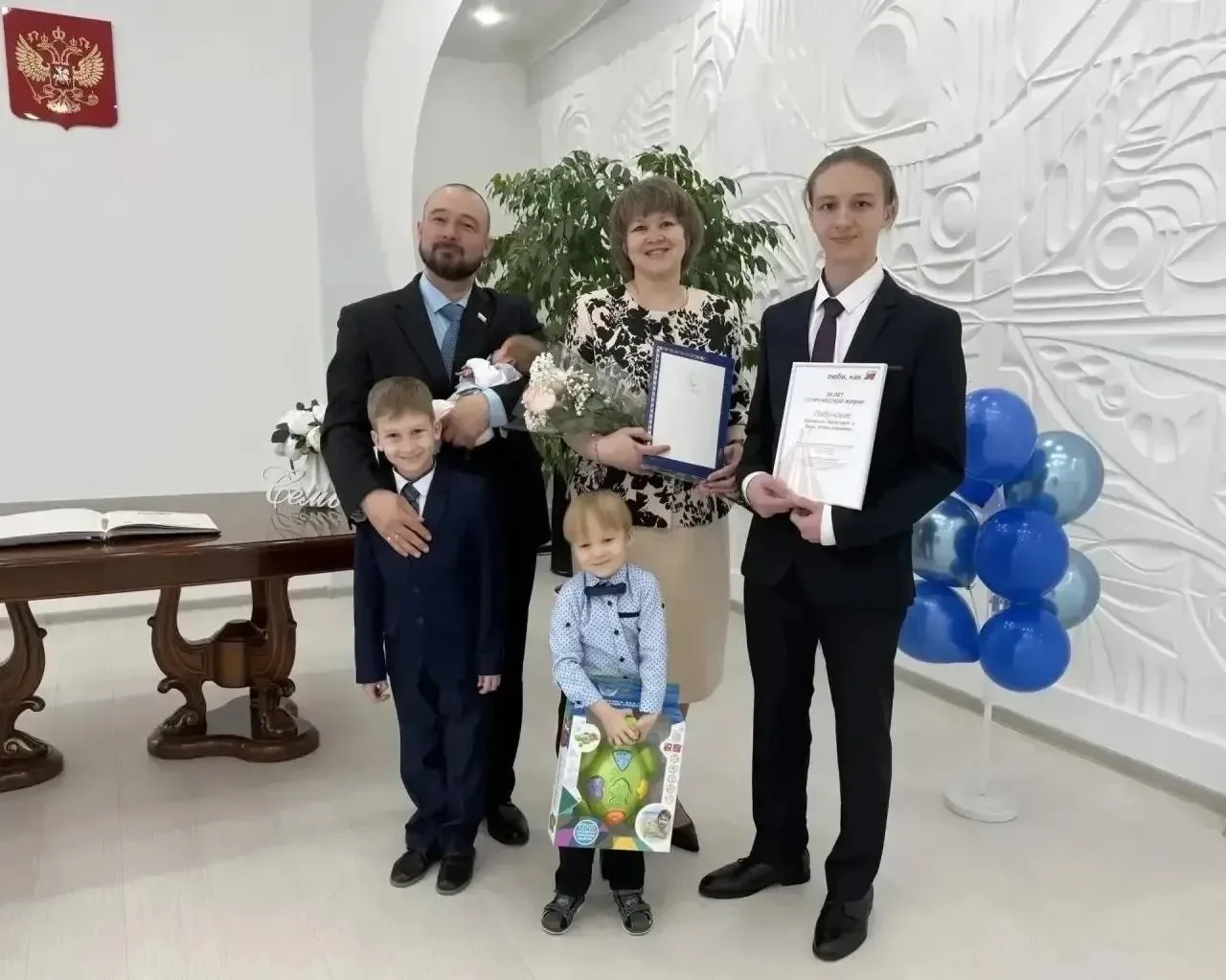В Ноябрьске случилось сразу два больших события в одной семье: врачи Виталий и Анна Лабунские отмети