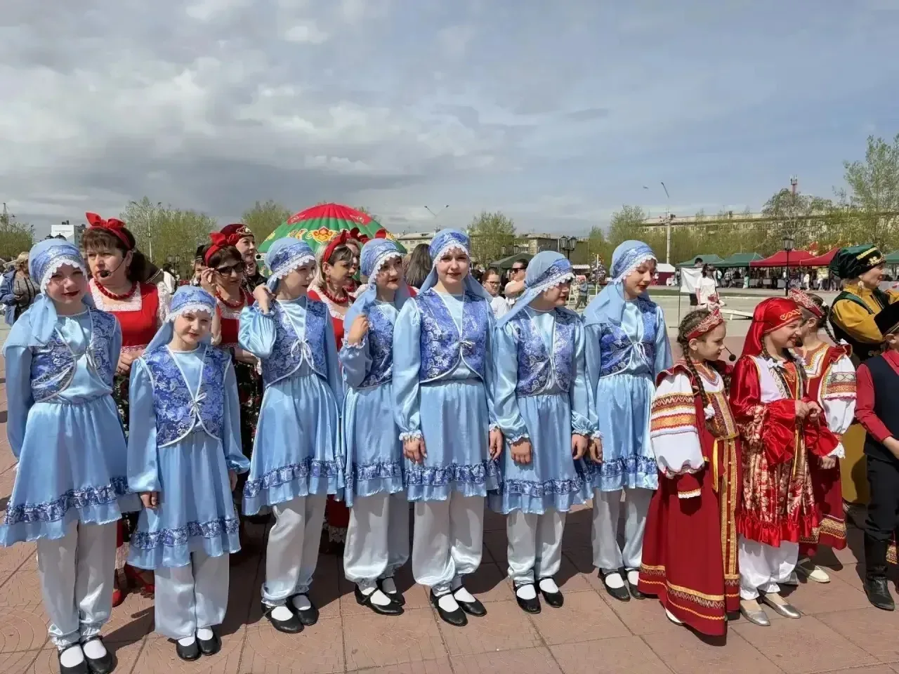 Праздник весны и единства «Сабантуй» проходит сегодня на площади Труда в посёлке Текстильщиков.   Ме