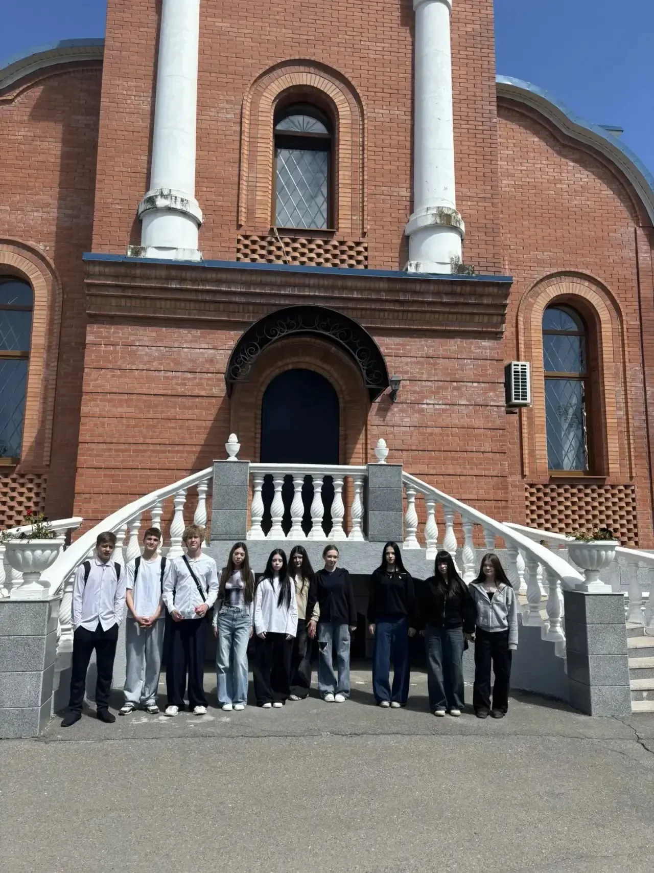 🌟 Перед стартом экзаменов: духовная поддержка и живая история  ⛪️ Сегодня, 21 мая, ученики МБОУ СОШ 