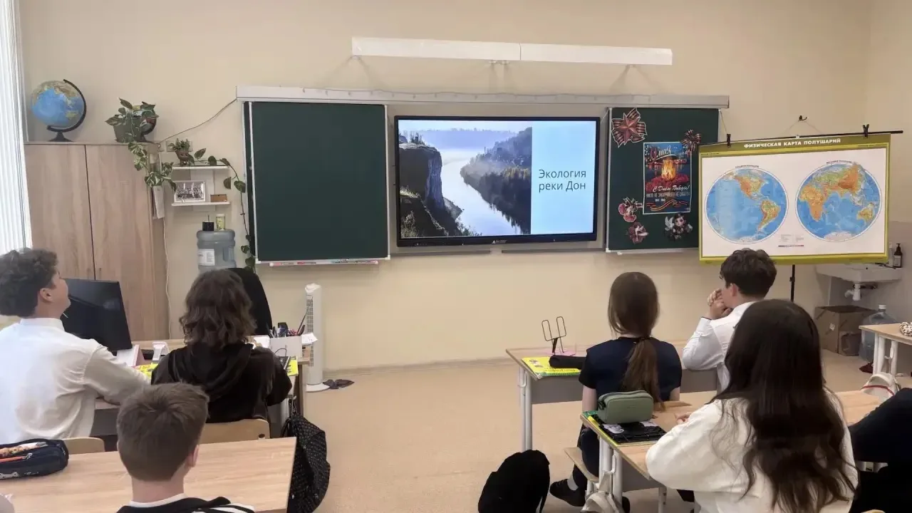 🌊 Вода России: День реки Дон в нашей школе   🏫Учащиеся нашей школы с гордостью присоединились ко Все