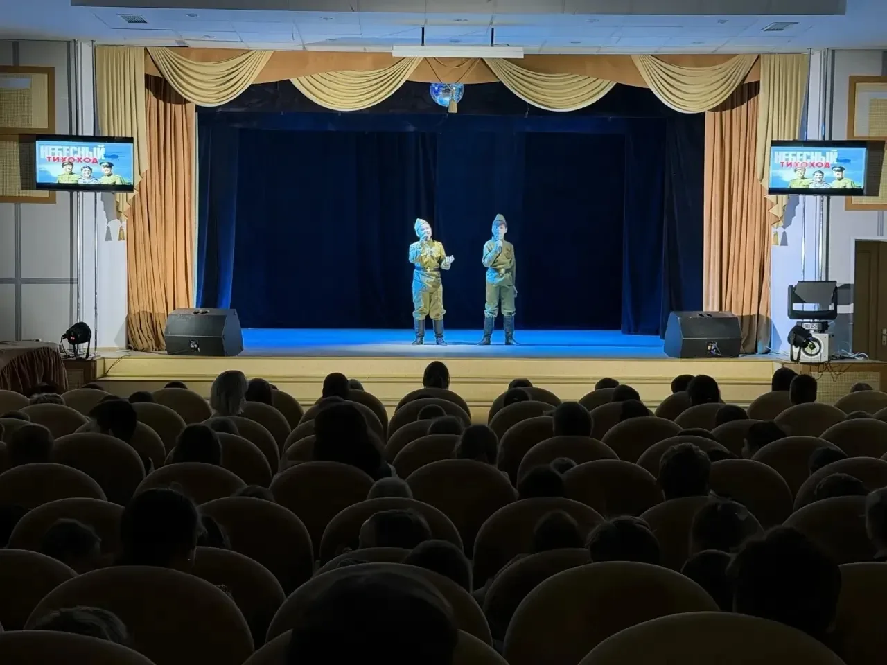 🗓 5 мая учащимися вокально-эстрадной студии «Цветные сны» была проведена концертная программа «Звуча