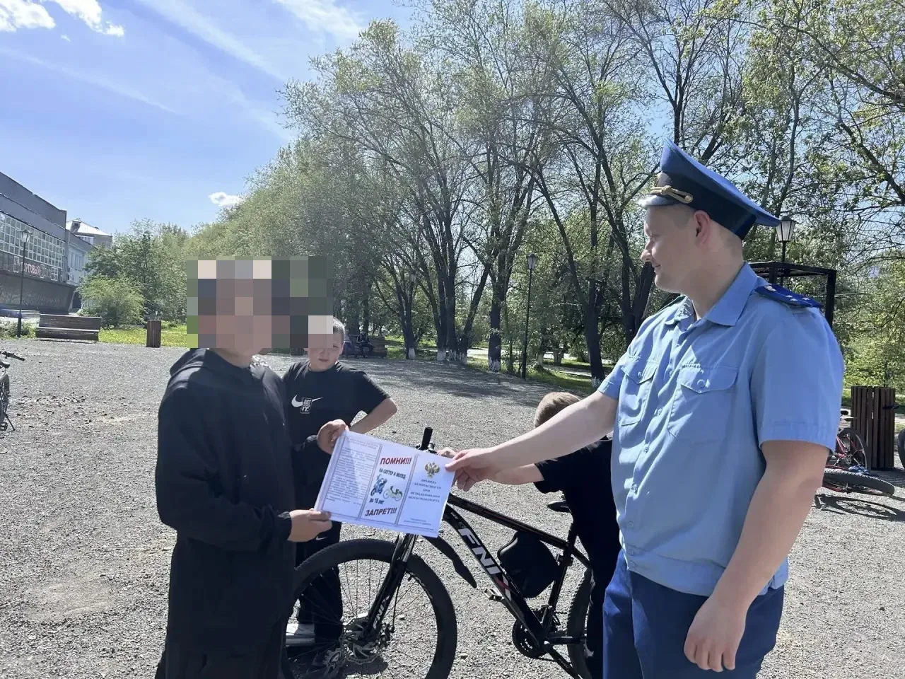 В рамках профилактической работы по обеспечению безопасности дорожного движения прокуратура Шумихинс