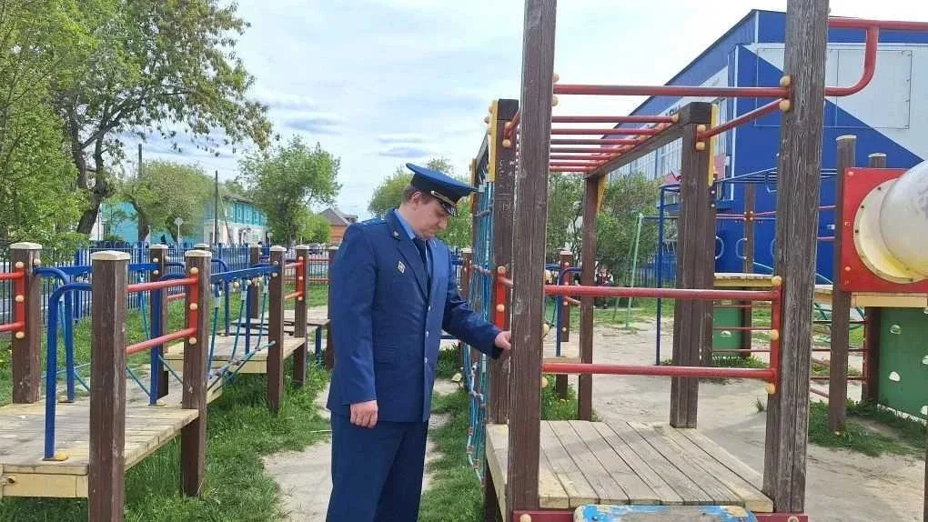 ❗️Прокуратура Белозерского района провела проверку игровых и спортивных зон, предназначенных для отд