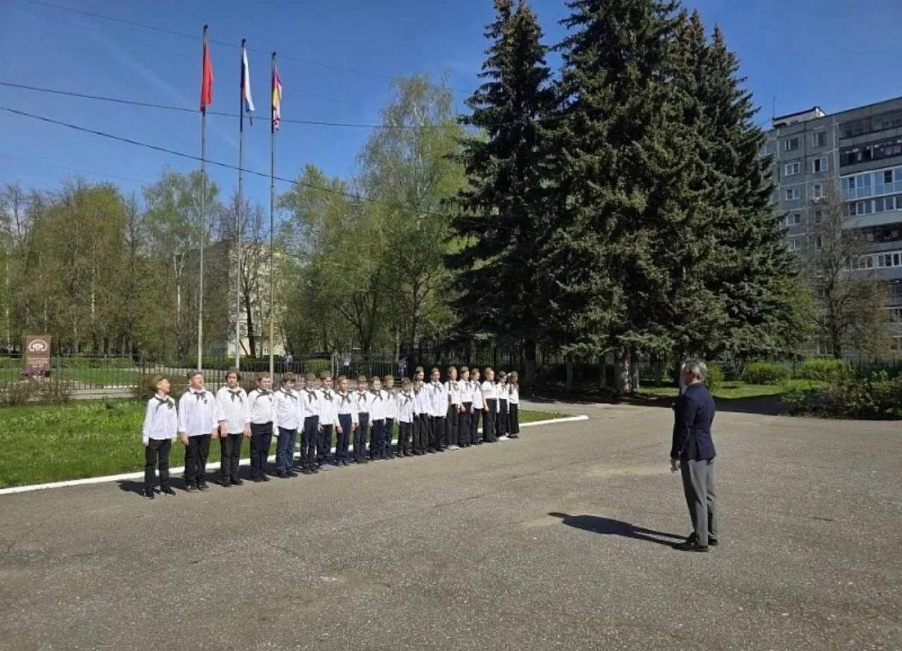 🌟 В МОУ «СОШ №3» городского округа Воскресенск 6 мая прошло ежегодное мероприятие «Смотр строя и пес