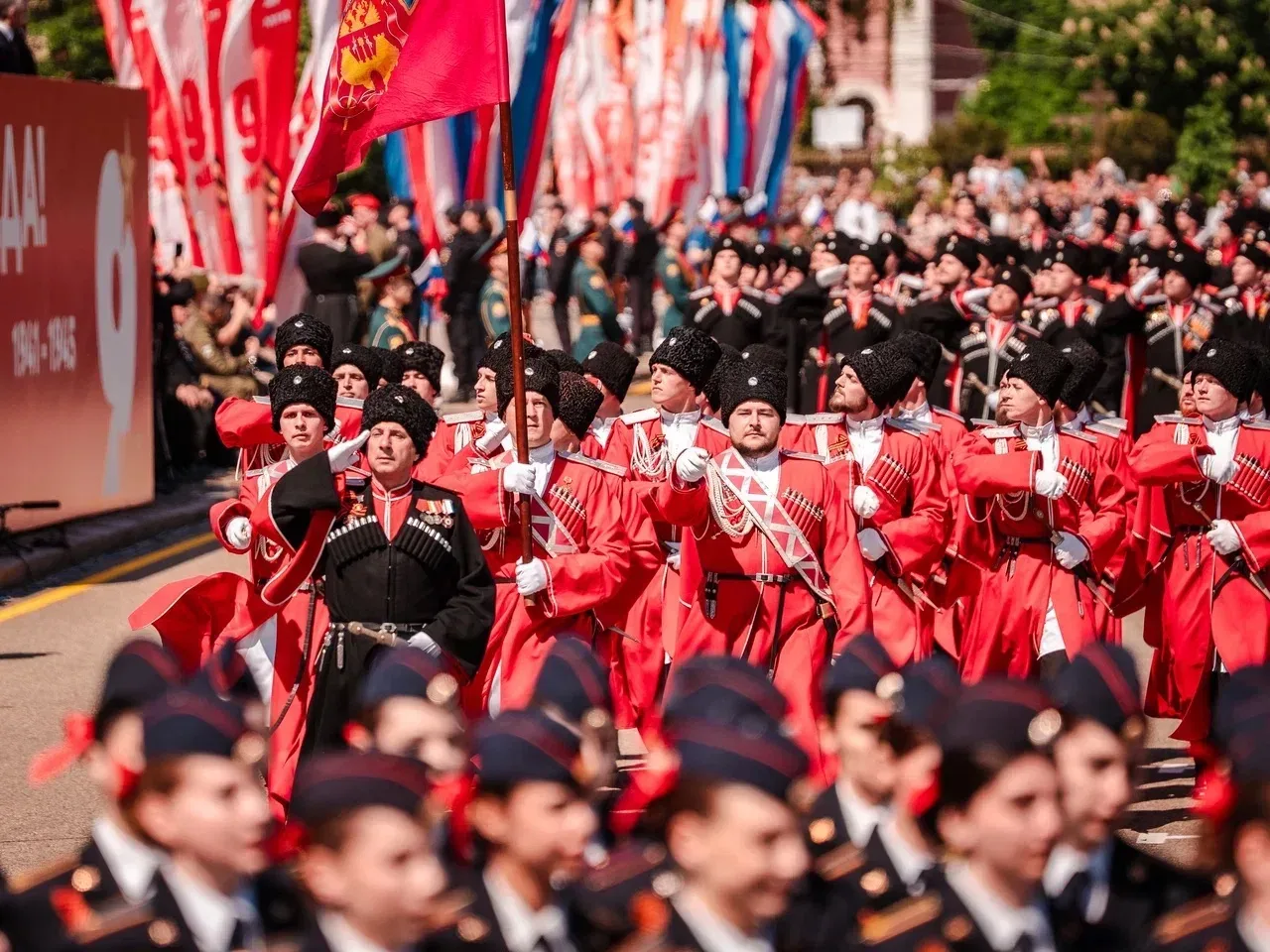 С Днём Победы!   Наши прадеды — герои, совершившие ВЕЛИКИЙ подвиг, защищая свой дом, семью, будущее.