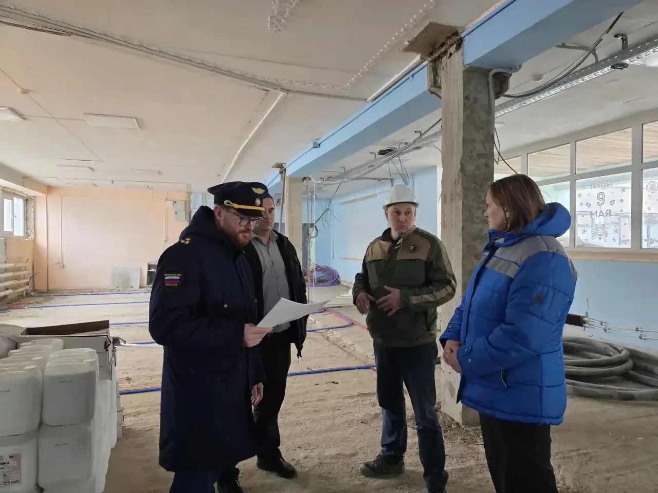 ▶️Прокурор г. Нягани Сергей Клочков проконтролировал ход капитального ремонта в общеобразовательной 