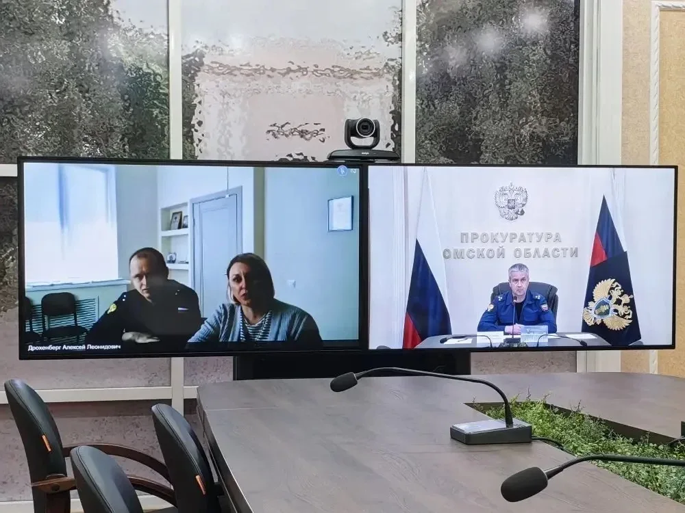 Заместитель прокурора Омской области Евгений Бельтюков провел личный прием жителей области посредств