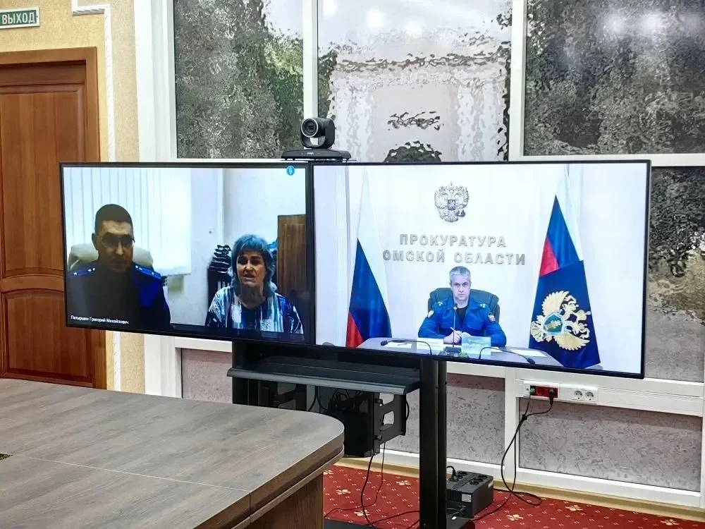 Заместитель прокурора Омской области Евгений Бельтюков провел личный прием жителей области посредств
