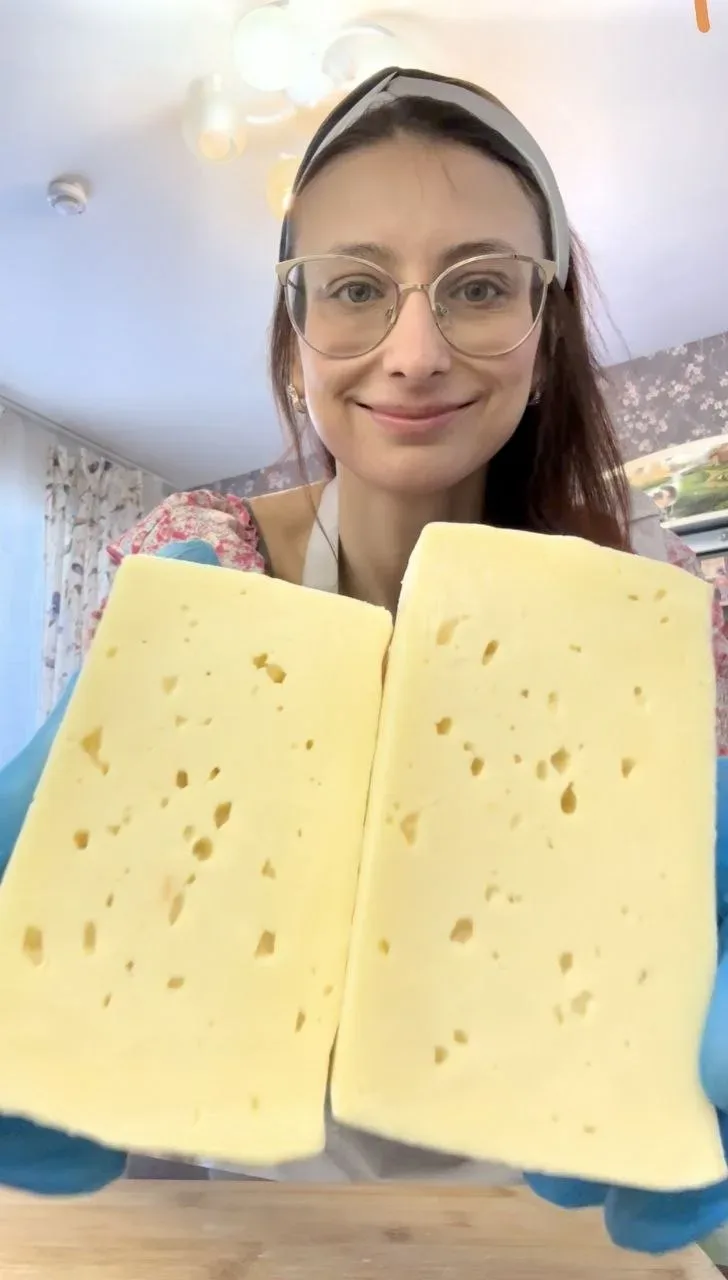 🧀Готовим полутвердый сыр  Вот эту прекрасную головку полутвердого авторского сыра я вызревала 3 меся