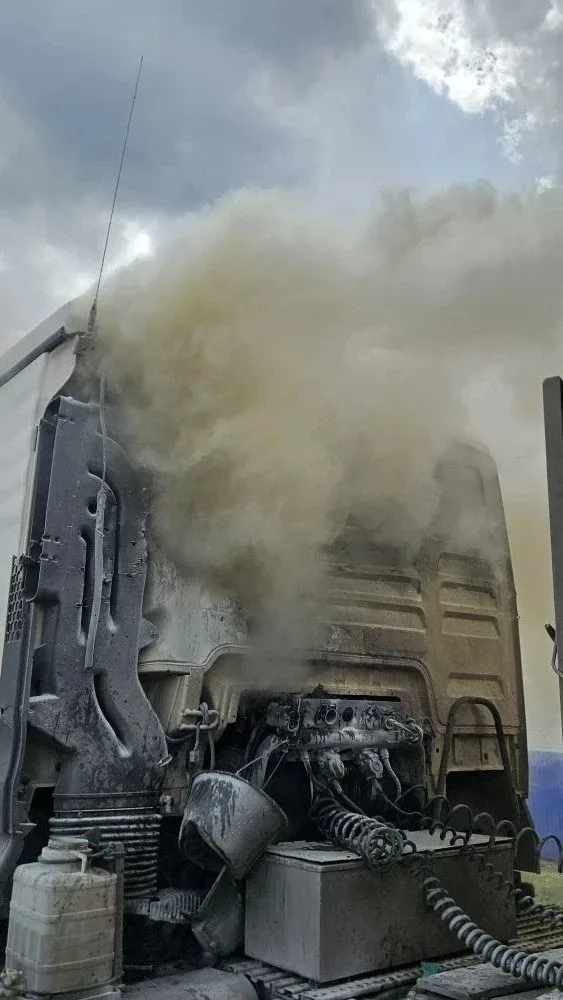 ⚡️ Дроны ВСУ атаковали мирные сёла Белгородской области.  В селе Головчино FPV-дрон попал прямо в ча