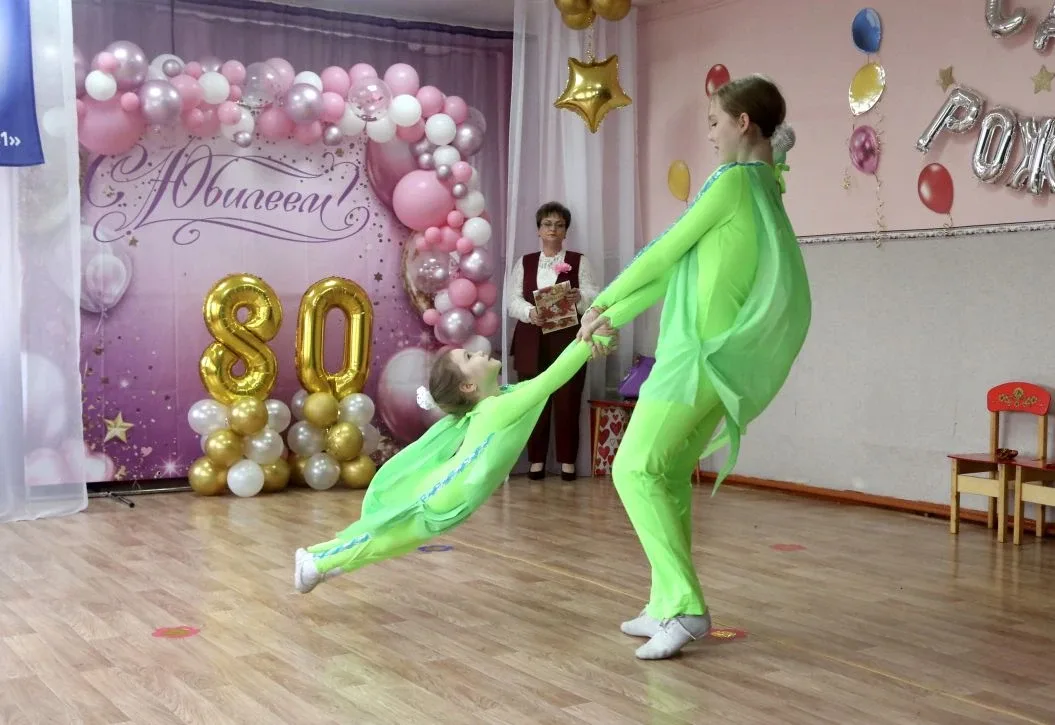 Богучанскому детскому саду «Сибирячок» — 80 лет!   Только представьте, скольким малышам распахнул дв