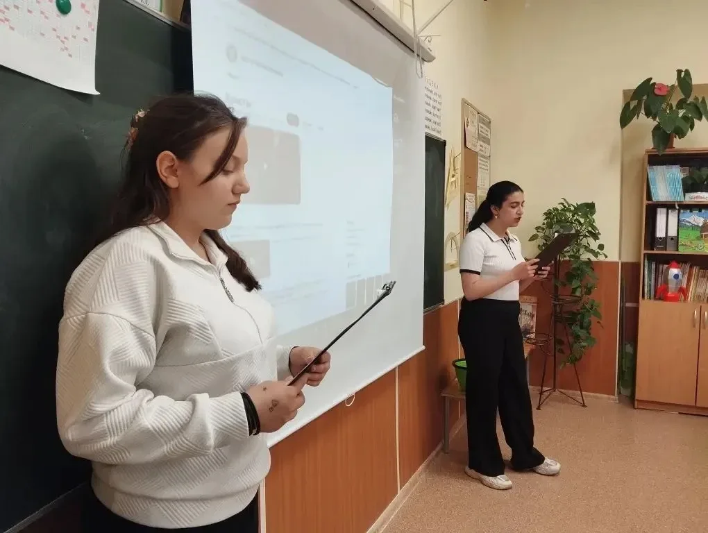 🕊Сегодня ученицы 8 «Б» класса Бринская Арина и Варданян Ева  провели познавательные беседы с ученика
